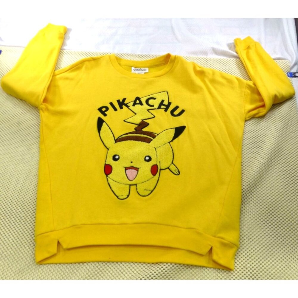 Pokemon Fuzzy Embroidered Pikachu Graphic Yellow Sweatshirt 2016 Medium Cotton B